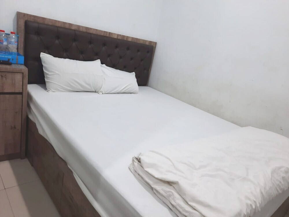 Джакарта: OYO Life 92883 Kost Ratana Cengkareng Syariah