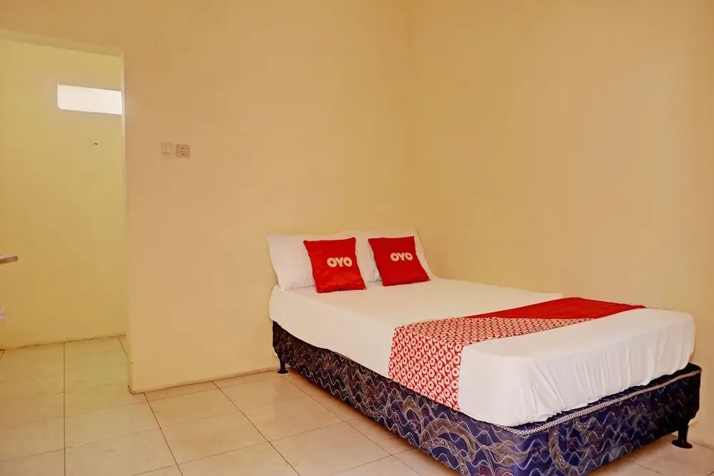 Караванг: OYO Life 92936 Kost Teteh Erni Karawang