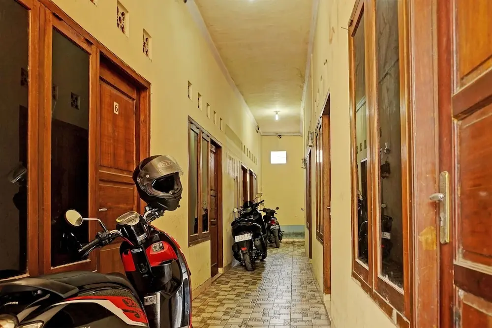 Караванг: OYO Life  92936 Kost Teteh Erni Karawang
