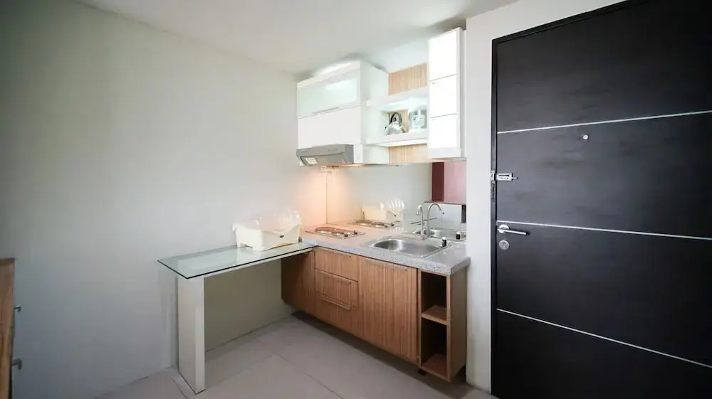 Сурабая: Best Choice And Homey Studio At The Square Apartment