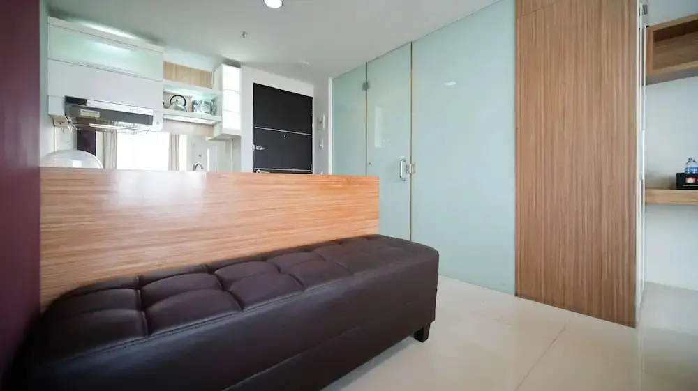Сурабая: Best Choice And Homey Studio At The Square Apartment