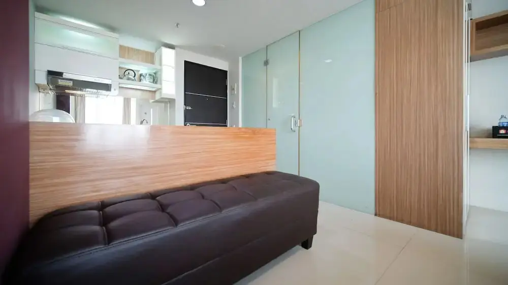 Сурабая: Best Choice And Homey Studio At The Square Apartment