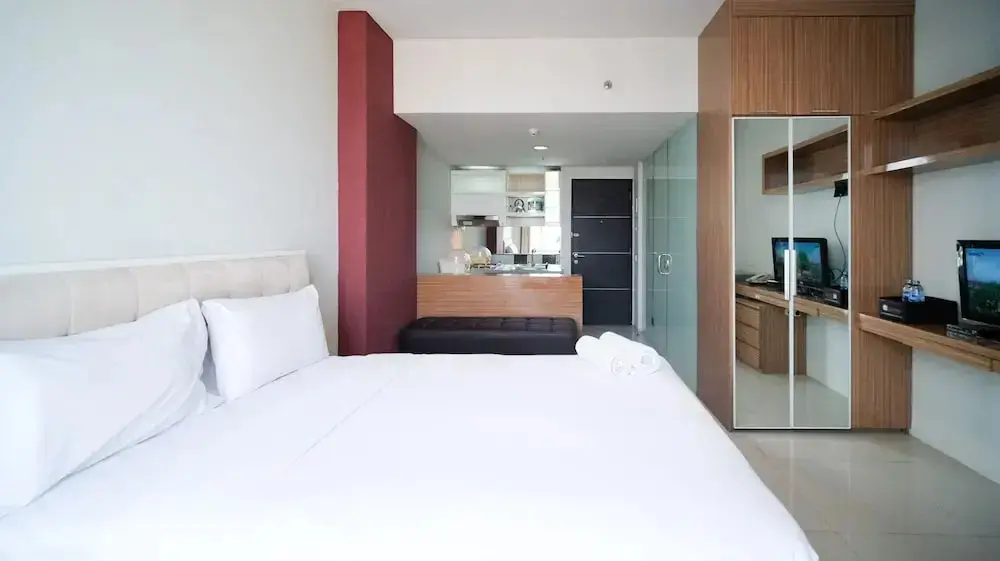 Сурабая: Best Choice And Homey Studio At The Square Apartment