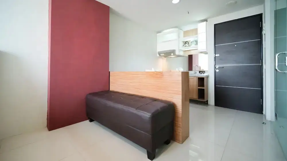 Сурабая: Best Choice And Homey Studio At The Square Apartment