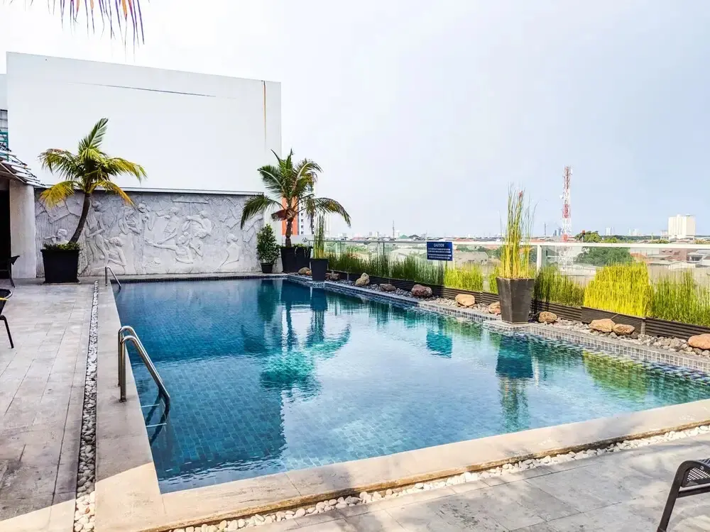 Сурабая: Best Choice And Homey Studio At The Square Apartment