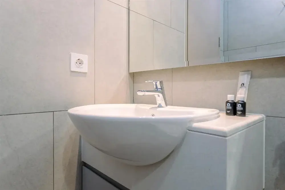 Джакарта: Comfort And Modern Look 1Br Menara Jakarta Kemayoran Apartment