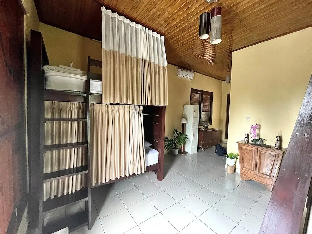 Умеаньяр: Desa Hostel