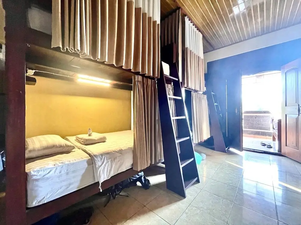 Умеаньяр: Desa Hostel