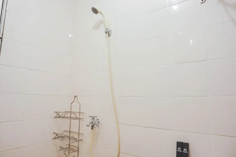 Джакарта: Comfortable And Combined 3Br At City Park Apartment