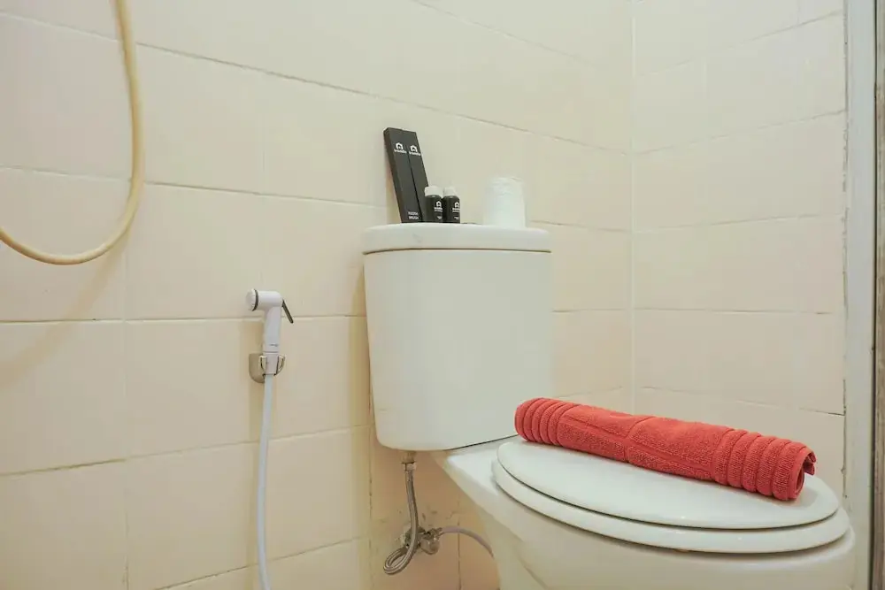 Джакарта: Comfortable And Combined 3Br At City Park Apartment