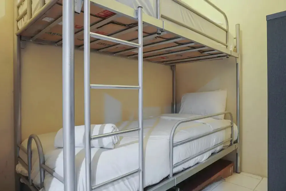 Джакарта: Comfortable And Combined 3Br At City Park Apartment