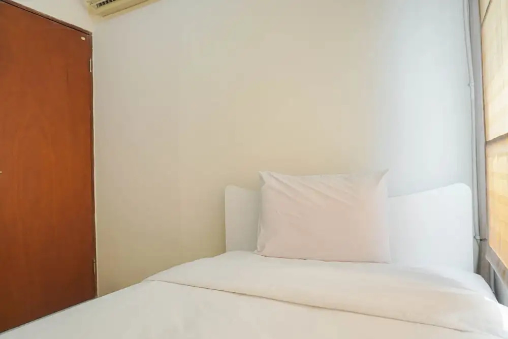 Джакарта: Comfortable And Combined 3Br At City Park Apartment