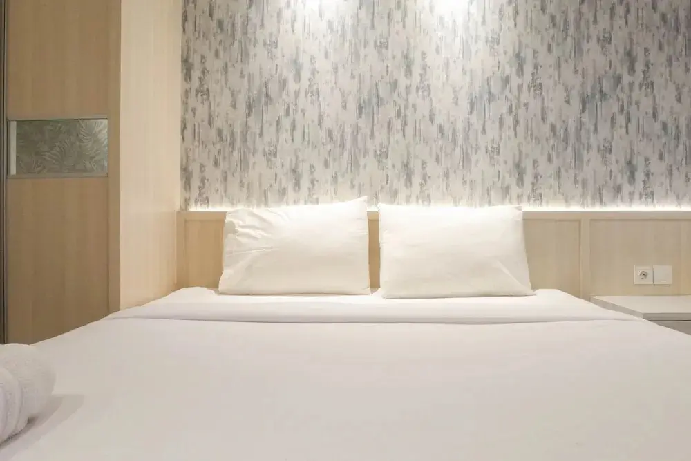 Сурабая: Modern Look Studio at Apartemen Superm
