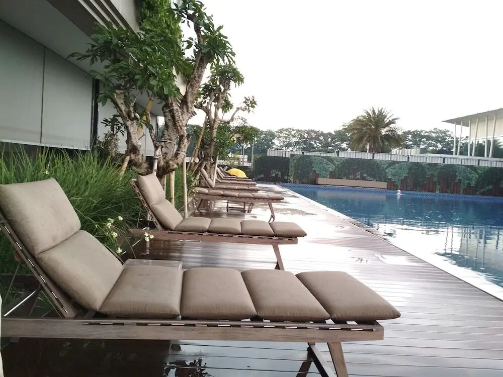 Бандунг: Deluxe & Cozy 2BR Apartment at Landmark Residence