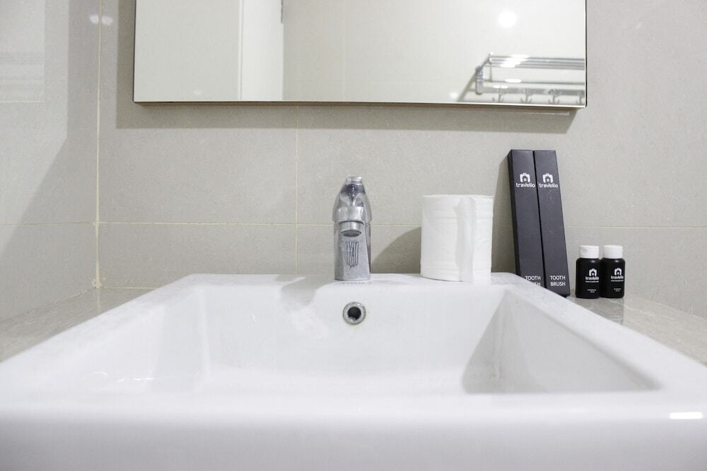 Бандунг: Deluxe & Cozy 2BR Apartment at Landmark Residence