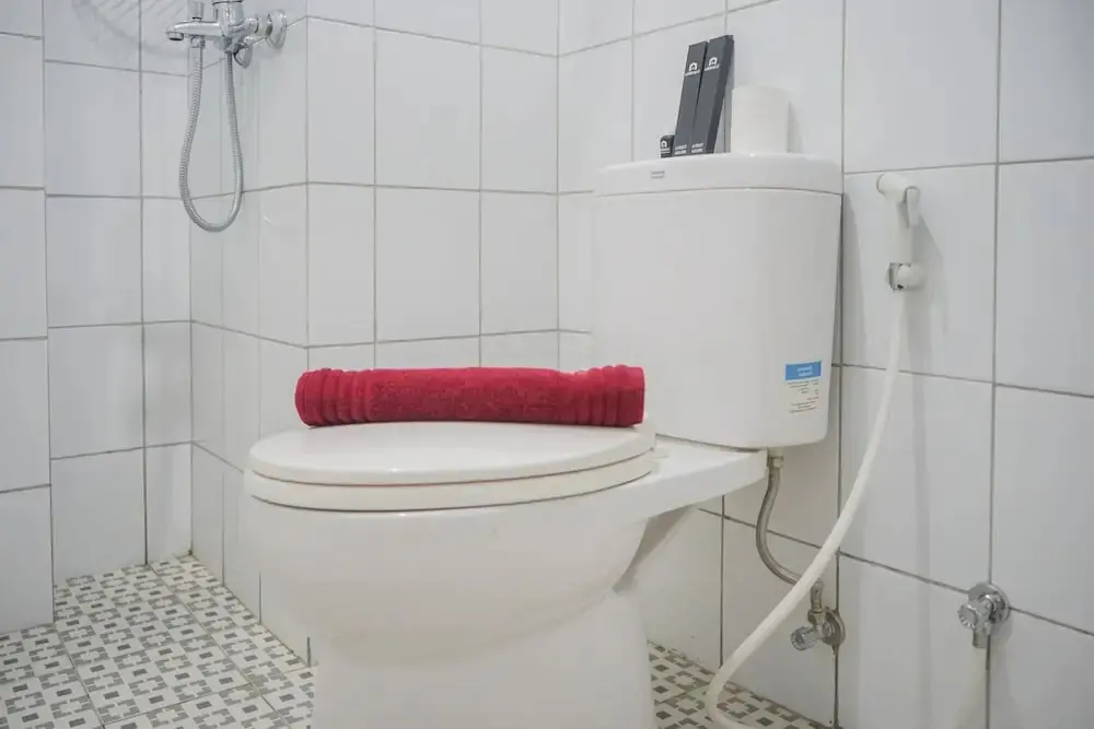 Южный Тангеранг: Comfy and Stylish 2BR Emerald Bintaro Apartment