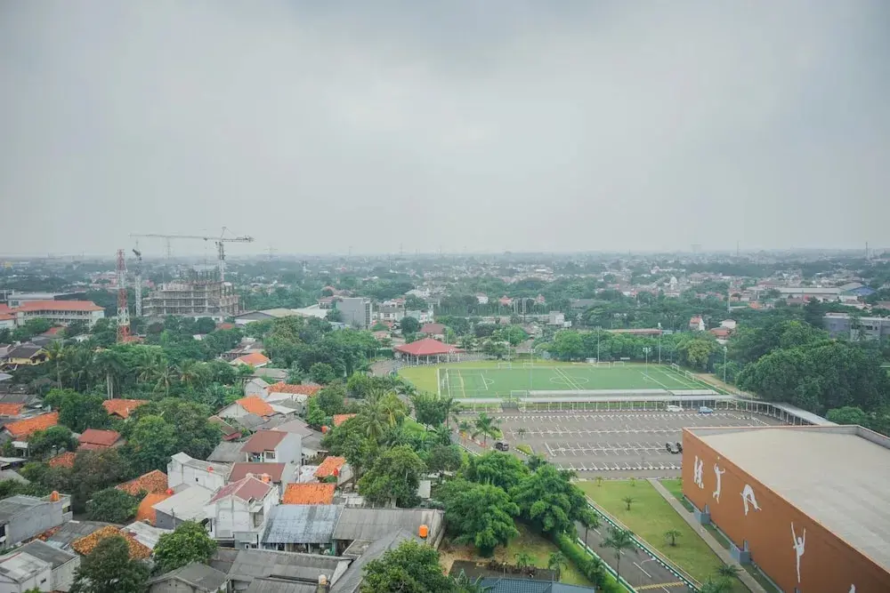 Южный Тангеранг: Comfy and Stylish 2BR Emerald Bintaro Apartment