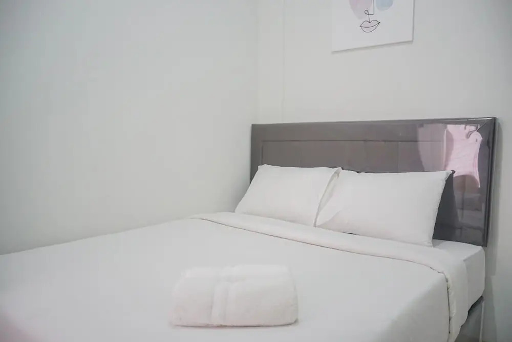 Южный Тангеранг: Comfy and Stylish 2BR Emerald Bintaro Apartment