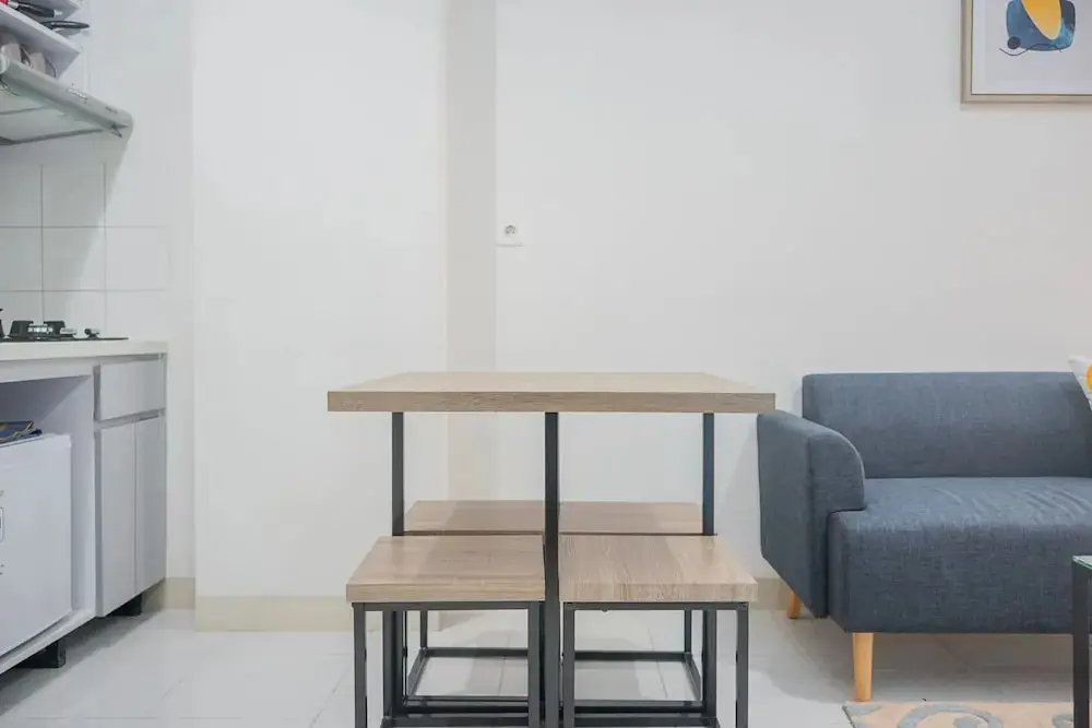 Южный Тангеранг: Comfy and Stylish 2BR Emerald Bintaro Apartment