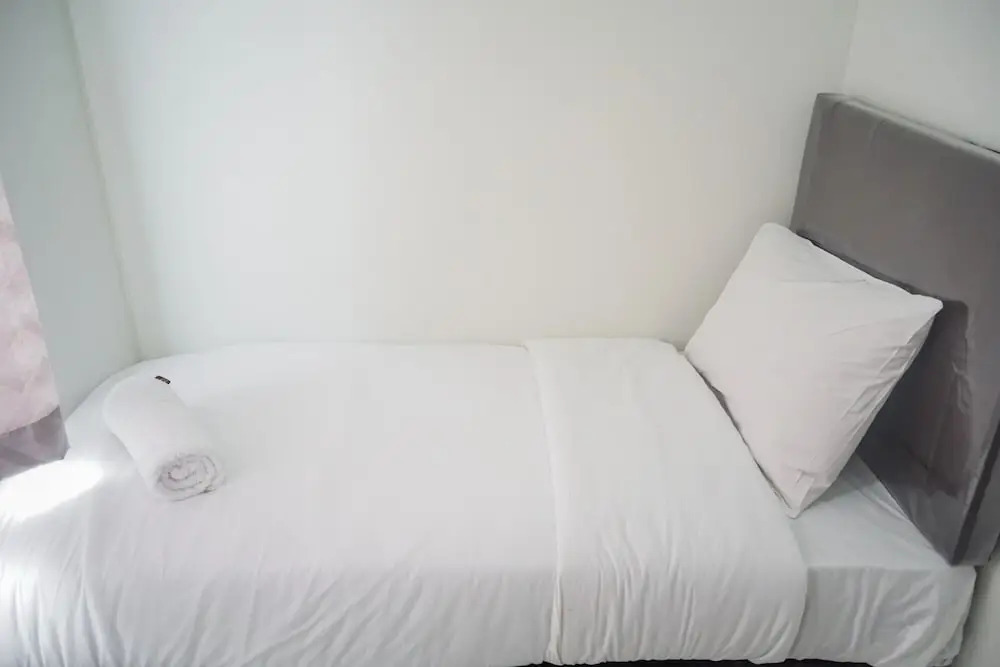 Comfy and Stylish 2BR Emerald Bintaro Apartment — фото 1