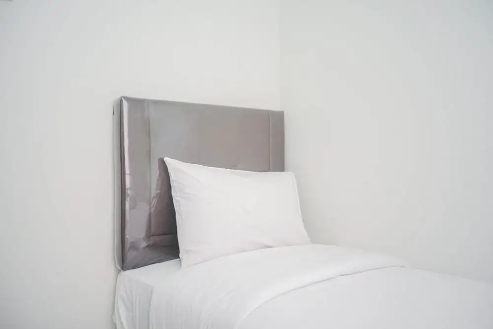 Южный Тангеранг: Elegant and Comfy 2BR Emerald Bintaro Apartment