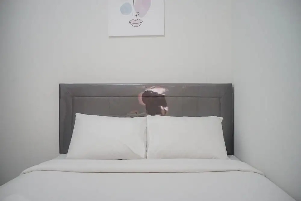Южный Тангеранг: Elegant and Comfy 2BR Emerald Bintaro Apartment