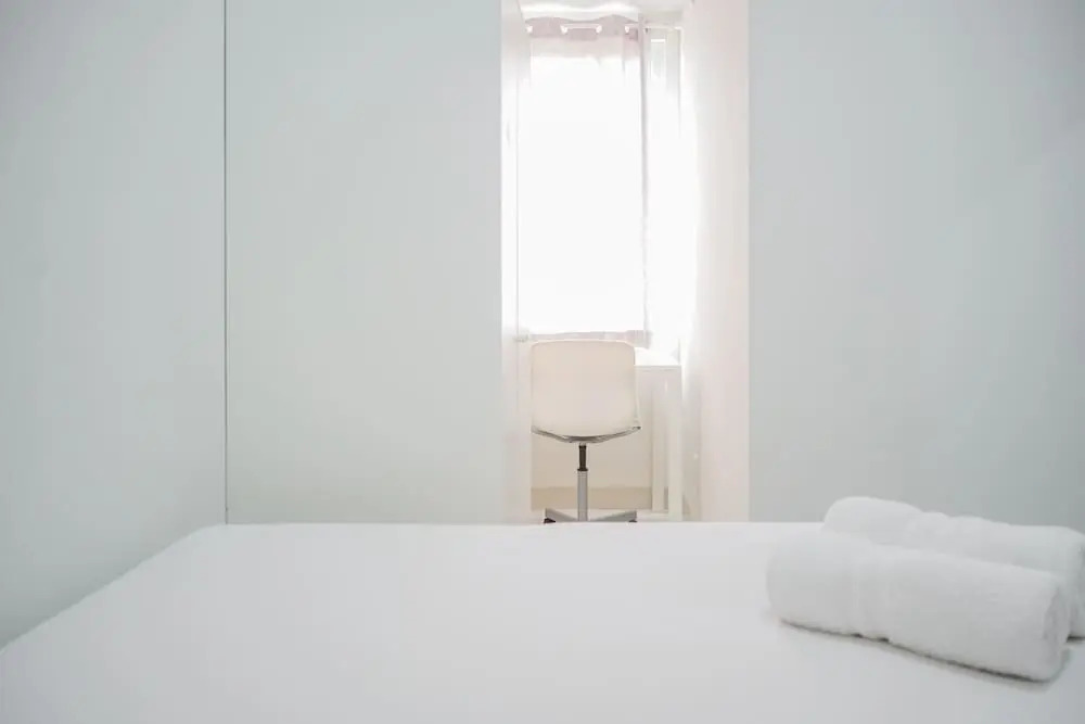 Южный Тангеранг: Elegant and Comfy 2BR Emerald Bintaro Apartment