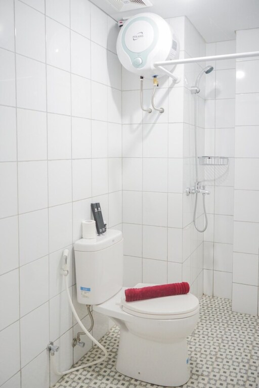 Южный Тангеранг: Elegant and Comfy 2BR Emerald Bintaro Apartment
