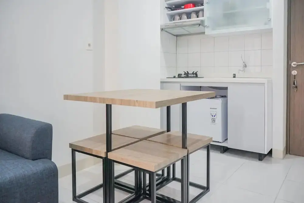 Южный Тангеранг: Elegant and Comfy 2BR Emerald Bintaro Apartment
