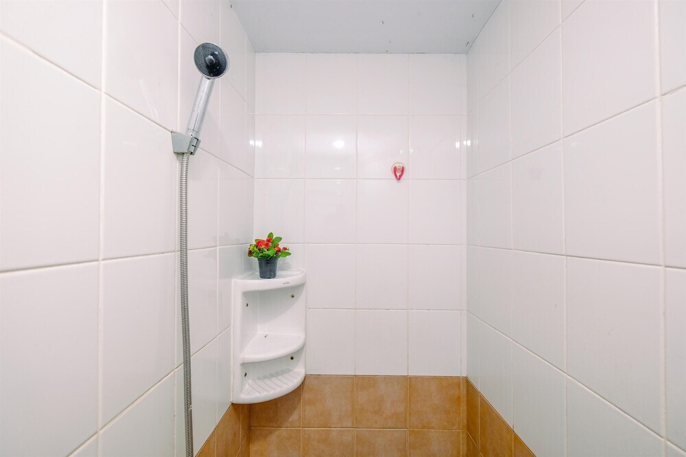 Джакарта: Comfort Designed 2Br At Green Pramuka City Apartment