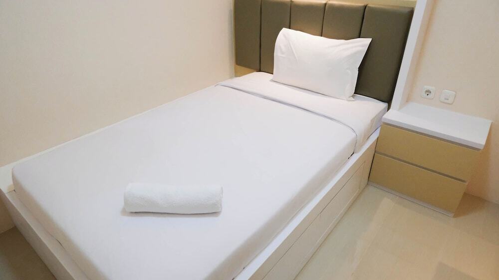 Сурабая: Elegant And Spacious 3Br At Bale Hinggil Apartment