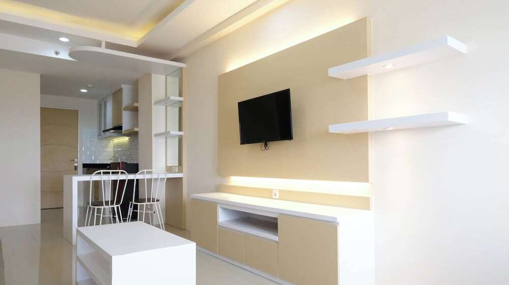 Сурабая: Elegant And Spacious 3Br At Bale Hinggil Apartment