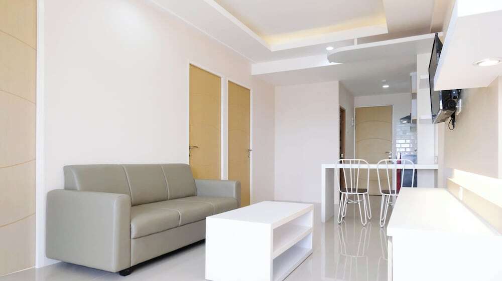 Сурабая: Elegant And Spacious 3Br At Bale Hinggil Apartment