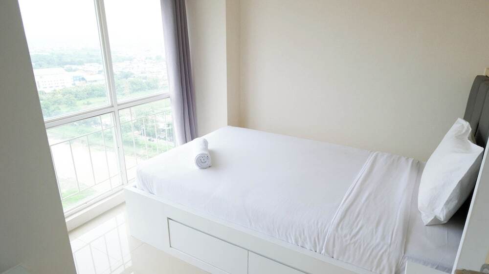 Сурабая: Elegant And Spacious 3Br At Bale Hinggil Apartment