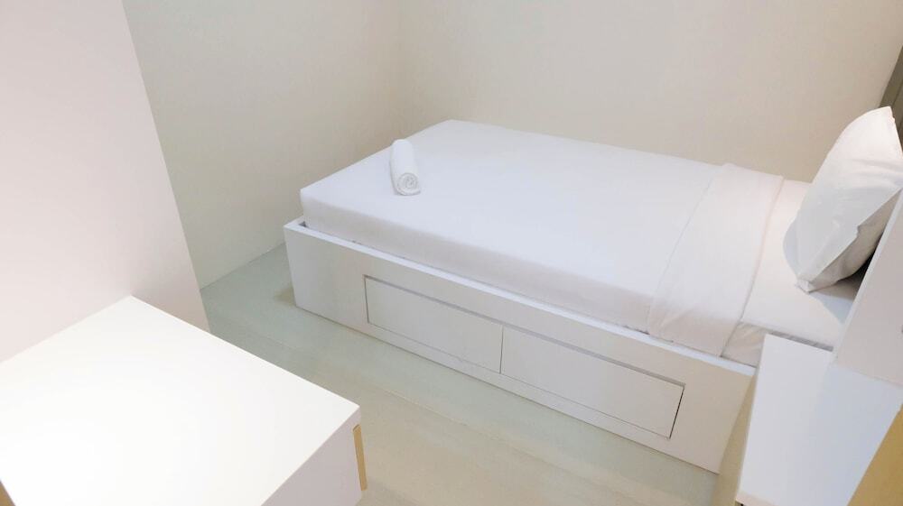 Сурабая: Elegant And Spacious 3Br At Bale Hinggil Apartment