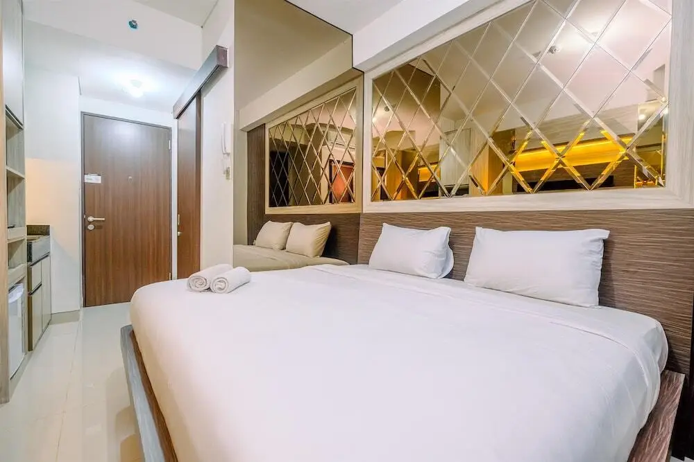 Депок: Warm And Minimalist Studio Room Transpark Cibubur Apartment