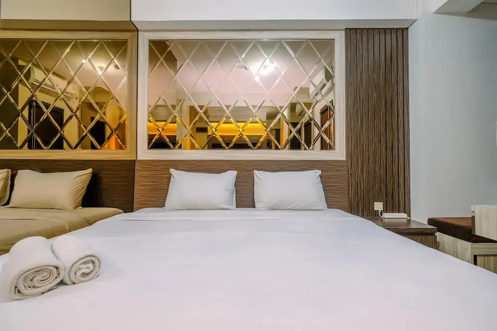Депок: Warm And Minimalist Studio Room Transpark Cibubur Apartment