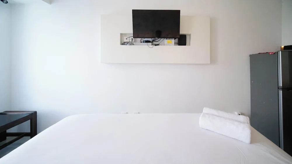 Сурабая: Nice And Comfy Studio At Orchard Supermall Mansion Apartment