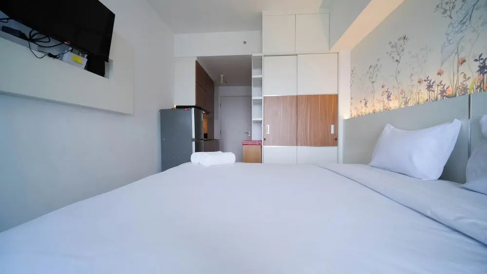 Сурабая: Nice And Comfy Studio At Orchard Supermall Mansion Apartment