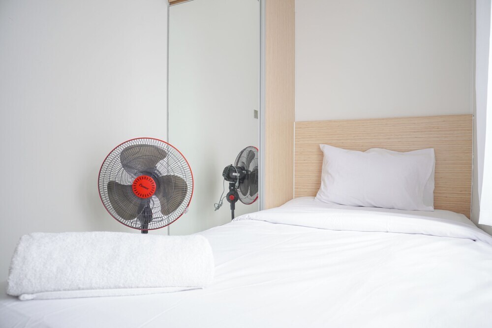 Депок: Comfy And Homey 2Br Transpark Cibubur Apartment