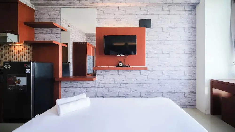 Сурабая: Good Deals And Comfy Studio At Bale Hinggil Apartment