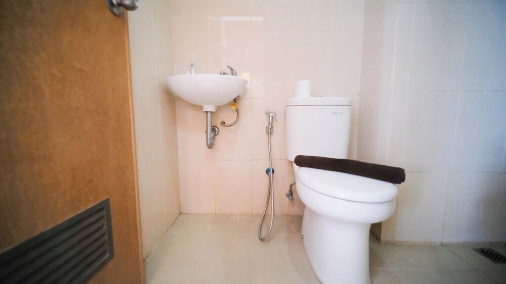 Сурабая: Good Deals And Comfy Studio At Bale Hinggil Apartment