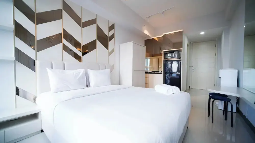 Сурабая: Comfy Studio (No Kitchen) Apartment At Benson Supermall Mansion