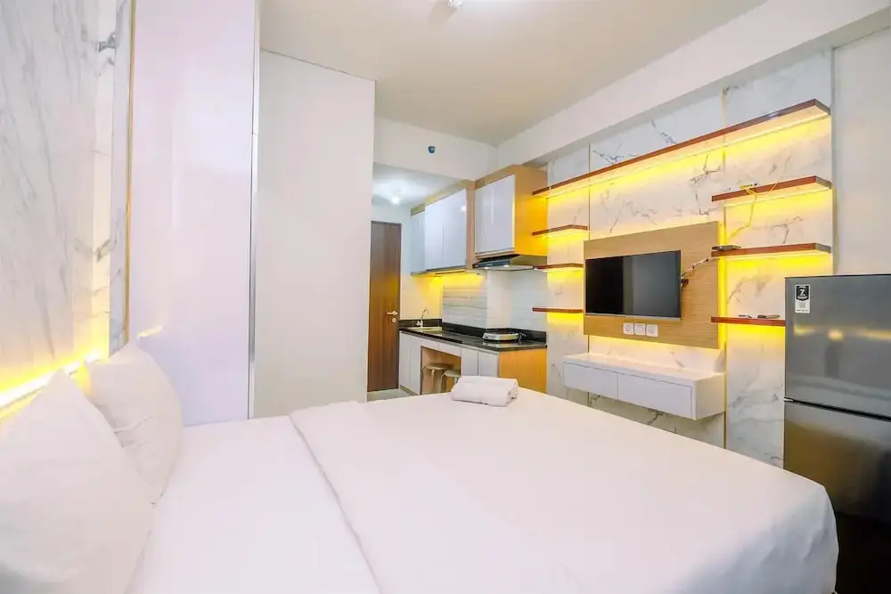 Депок: Cozy Stay And New Furnished Studio At Transpark Cibubur Apartment