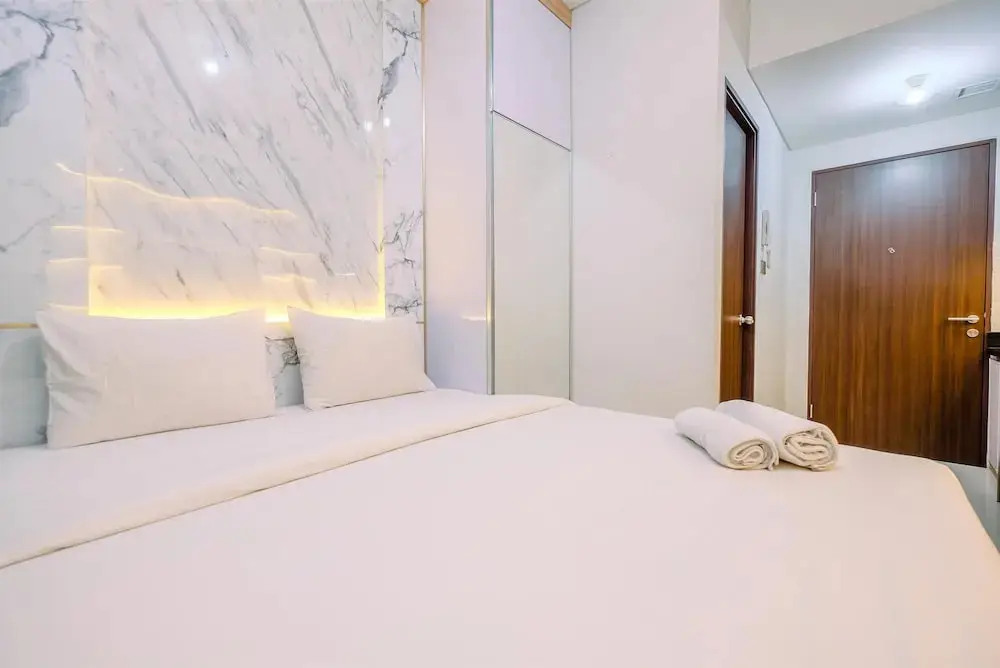 Депок: Cozy Stay And New Furnished Studio At Transpark Cibubur Apartment