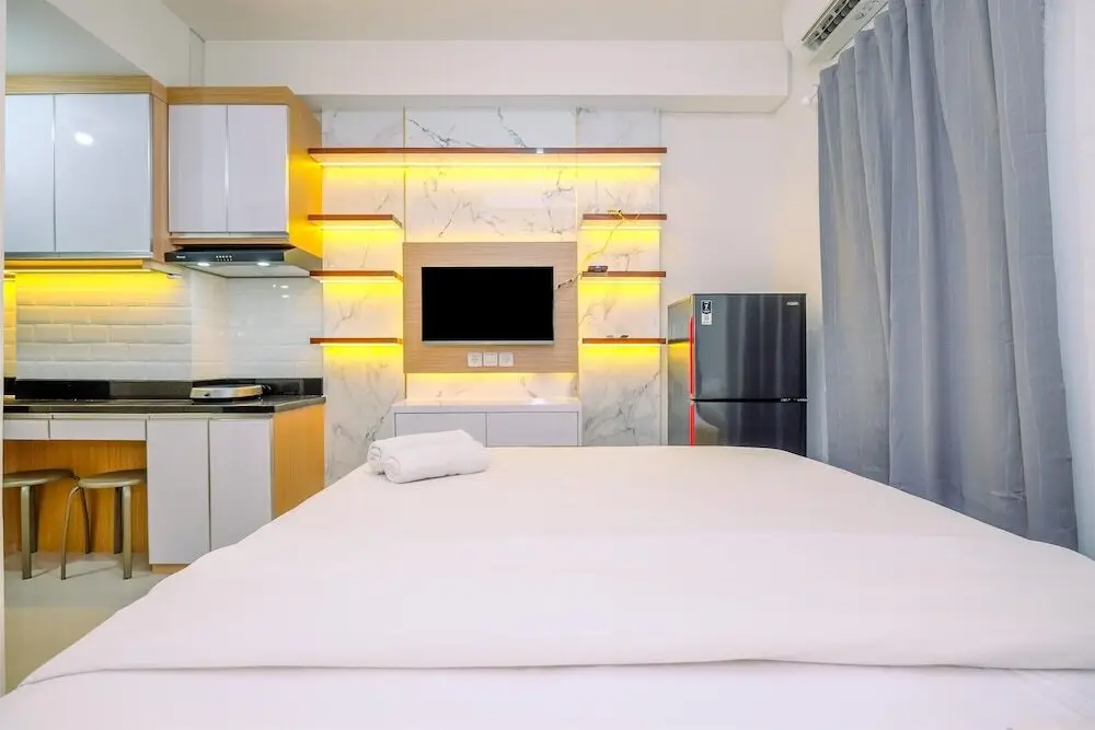 Депок: Cozy Stay And New Furnished Studio At Transpark Cibubur Apartment