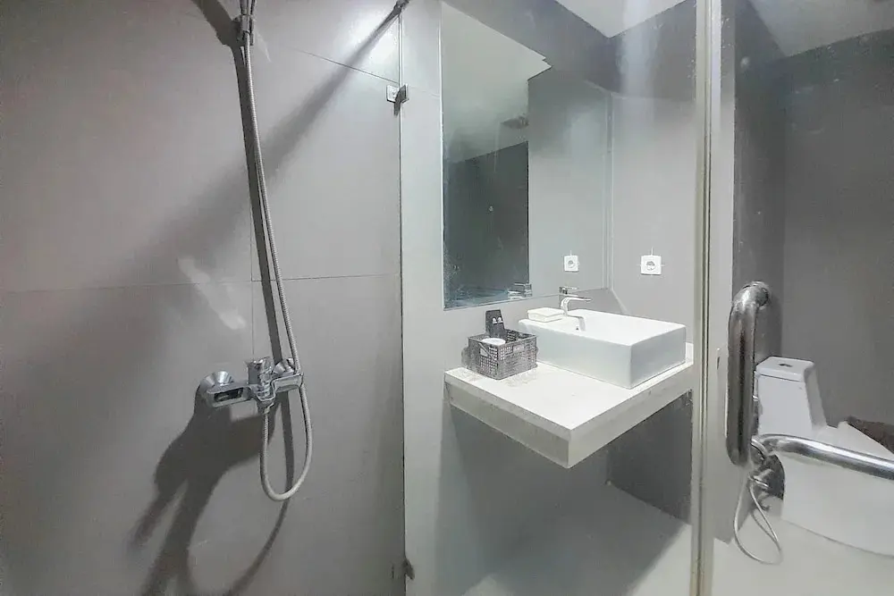 Ngaglik: Exclusive And Homey 2Br Patraland Amarta Apartment
