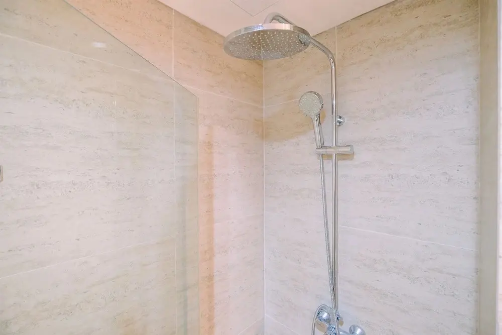 Джакарта: Stylish 1Br At Gold Coast Apartment