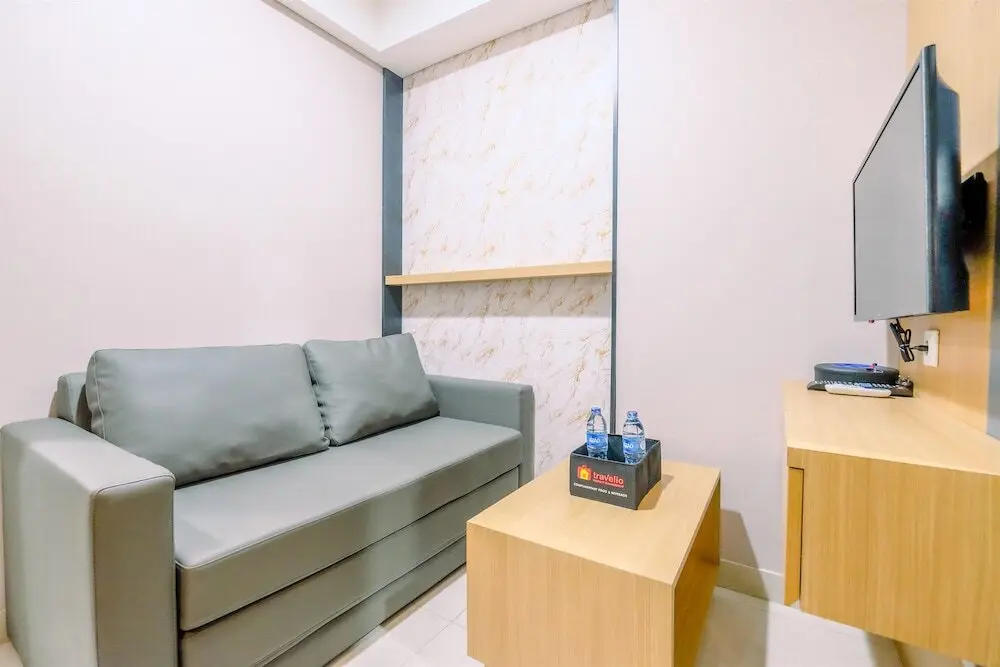 Джакарта: Stylish 1Br At Gold Coast Apartment