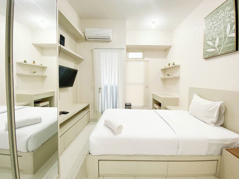 Семаранг: Minimalist And Homey Studio Room At Amartha View Apartment